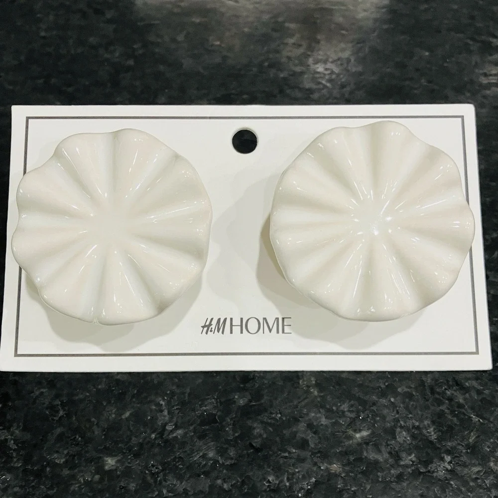 Set Of 12 H&M Ruffle Flower Drawer Pull Or Cabinet Knob Creamy White Brand New